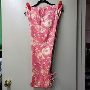*A.M.I.*  Capri Pants With Leg Ties